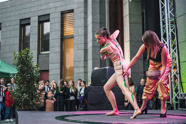 Sabrina Fraternali, la performer che celebra matrimoni