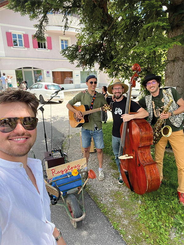 Die Südtiroler Band „Peppi und die Haislraggler“ und ihr Toilet-Pop