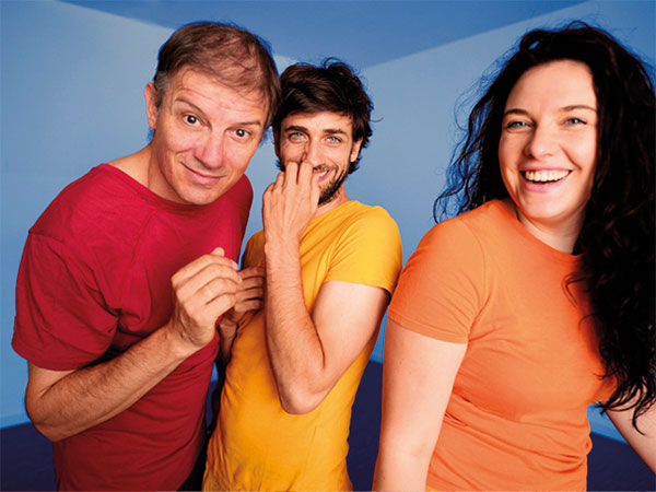 Keine Peepshow für Alice: der November auf Südtirols Bühnen